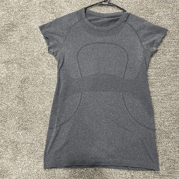 lululemon athletica Tops - Lululemon Swiftly Tech Short Sleeve size 8. Gray